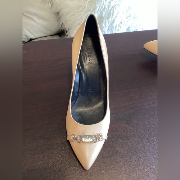 119. Nude Gucci Heels - Picture 4 of 12